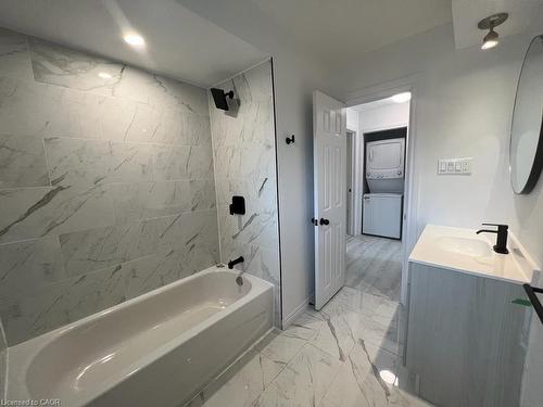 Upper-22 Macoomb Drive, Welland, ON - Indoor Photo Showing Bathroom