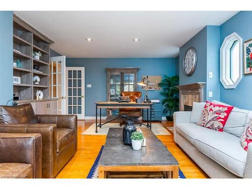 2372 Carrington Place, Oakville, ON - Indoor Photo Showing Living Room
