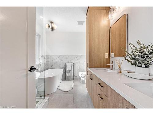 83 Dunnigan Drive, Kitchener, ON - Indoor Photo Showing Bathroom