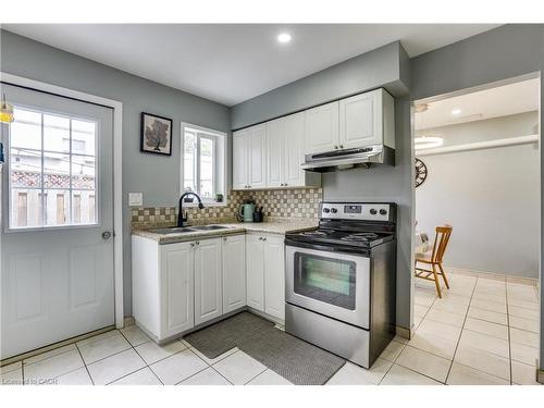 19-271 Thames Street, Ingersoll, ON - Indoor Photo Showing Kitchen With Double Sink