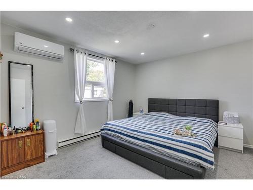 19-271 Thames Street, Ingersoll, ON - Indoor Photo Showing Bedroom