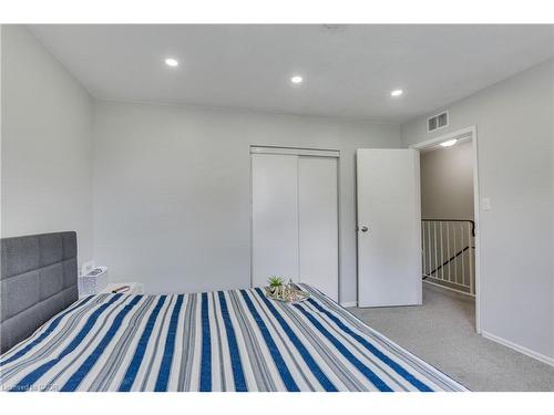 19-271 Thames Street, Ingersoll, ON - Indoor Photo Showing Bedroom