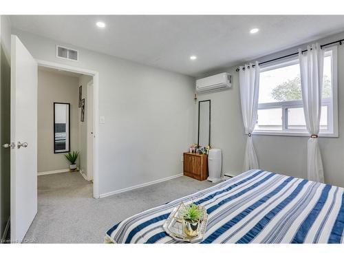 19-271 Thames Street, Ingersoll, ON - Indoor Photo Showing Bedroom