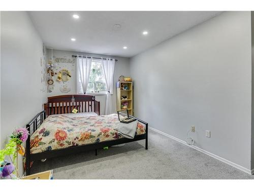 19-271 Thames Street, Ingersoll, ON - Indoor Photo Showing Bedroom