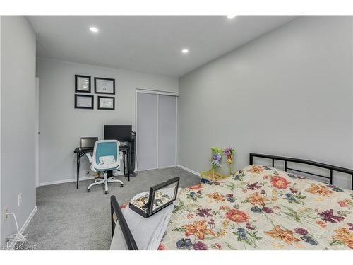 19-271 Thames Street, Ingersoll, ON - Indoor Photo Showing Bedroom