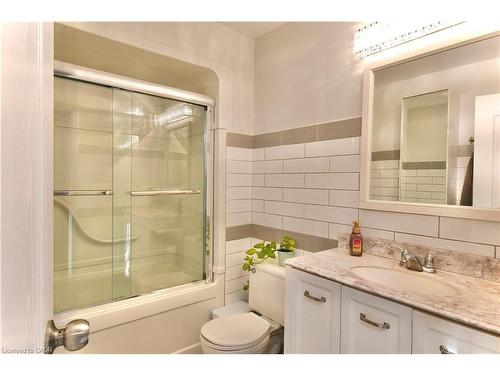 98-11 Harrisford Street, Hamilton, ON - Indoor Photo Showing Bathroom