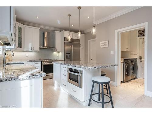 2124 Blackforest Crescent, Oakville, ON - Indoor Photo Showing Kitchen With Upgraded Kitchen