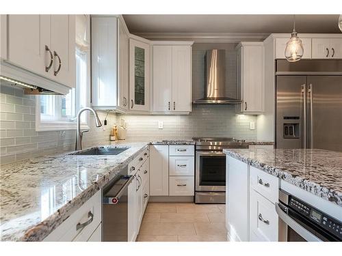 2124 Blackforest Crescent, Oakville, ON - Indoor Photo Showing Kitchen With Upgraded Kitchen