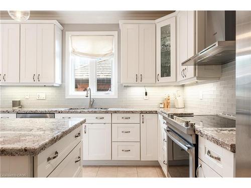 2124 Blackforest Crescent, Oakville, ON - Indoor Photo Showing Kitchen With Upgraded Kitchen