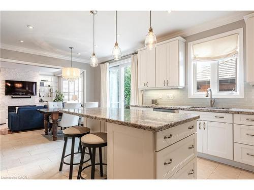 2124 Blackforest Crescent, Oakville, ON - Indoor Photo Showing Kitchen With Upgraded Kitchen