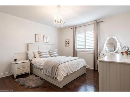 2124 Blackforest Crescent, Oakville, ON - Indoor Photo Showing Bedroom