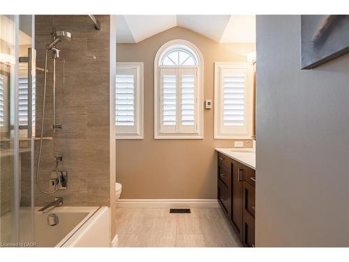 2124 Blackforest Crescent, Oakville, ON - Indoor Photo Showing Bathroom