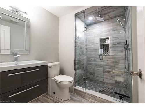 2124 Blackforest Crescent, Oakville, ON - Indoor Photo Showing Bathroom