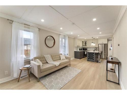 171 Britannia Avenue, Hamilton, ON - Indoor Photo Showing Living Room