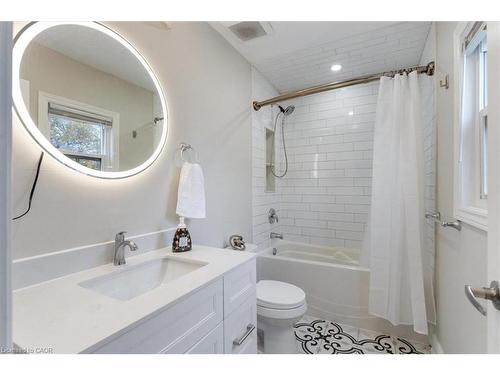 171 Britannia Avenue, Hamilton, ON - Indoor Photo Showing Bathroom