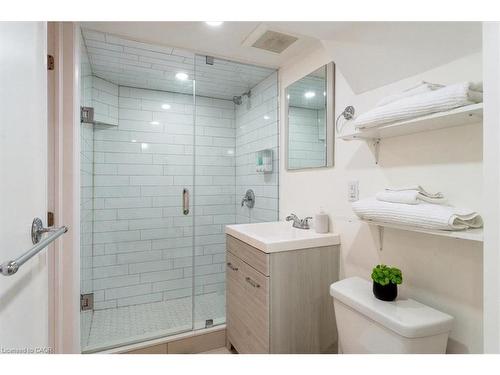 171 Britannia Avenue, Hamilton, ON - Indoor Photo Showing Bathroom