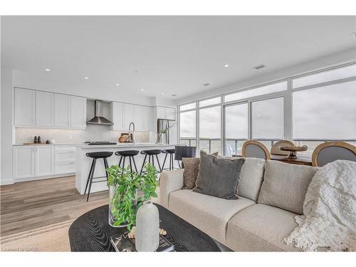 1414-15 Glebe Street, Cambridge, ON - Indoor Photo Showing Living Room