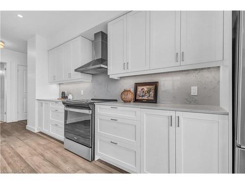 1414-15 Glebe Street, Cambridge, ON - Indoor Photo Showing Kitchen With Upgraded Kitchen