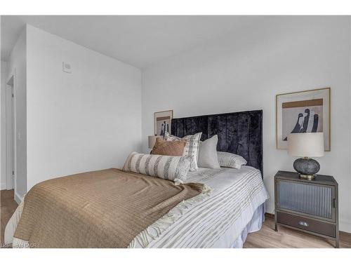 1414-15 Glebe Street, Cambridge, ON - Indoor Photo Showing Bedroom