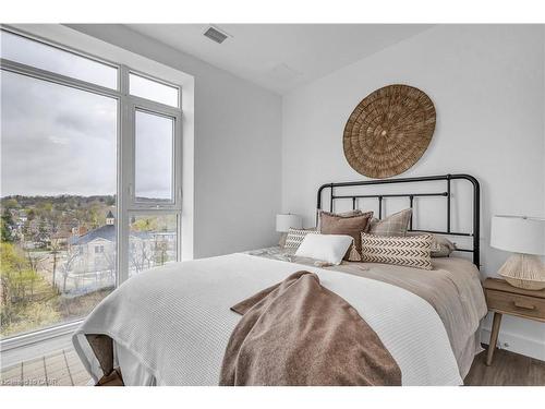 1414-15 Glebe Street, Cambridge, ON - Indoor Photo Showing Bedroom