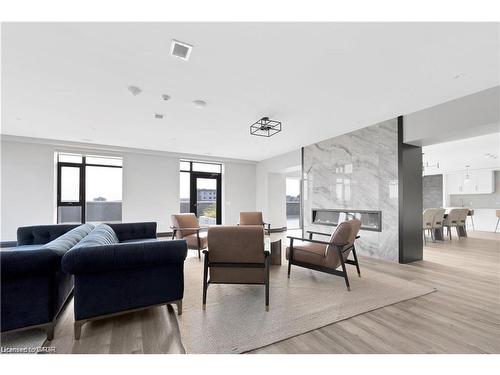 1414-15 Glebe Street, Cambridge, ON - Indoor Photo Showing Living Room