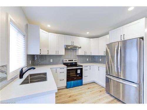 242 East 28Th Street, Hamilton, ON - Indoor Photo Showing Kitchen With Upgraded Kitchen