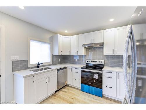 242 East 28Th Street, Hamilton, ON - Indoor Photo Showing Kitchen