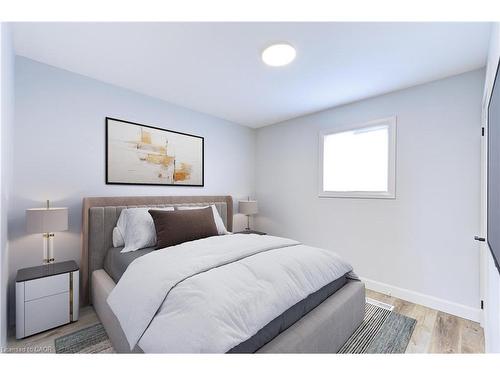 242 East 28Th Street, Hamilton, ON - Indoor Photo Showing Bedroom