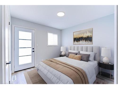 242 East 28Th Street, Hamilton, ON - Indoor Photo Showing Bedroom
