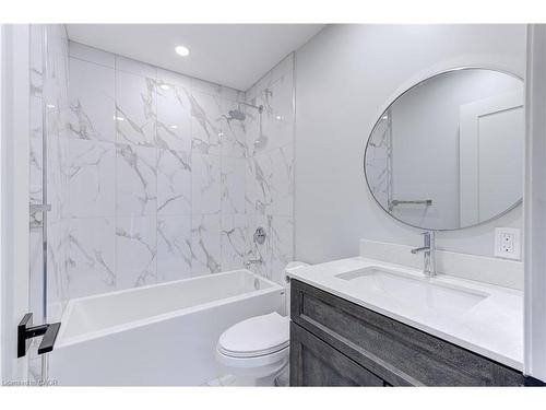 242 East 28Th Street, Hamilton, ON - Indoor Photo Showing Bathroom