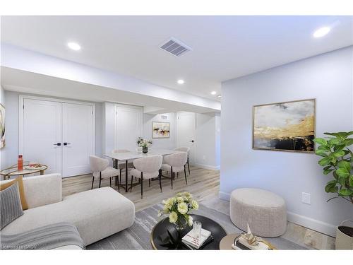242 East 28Th Street, Hamilton, ON - Indoor Photo Showing Living Room