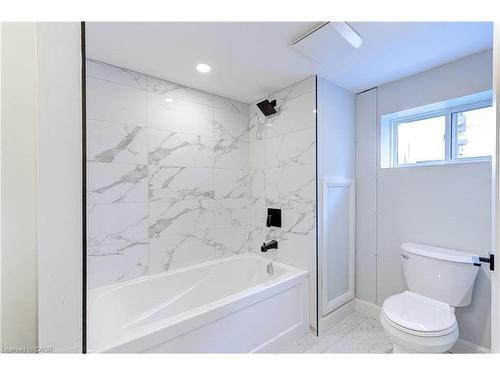 242 East 28Th Street, Hamilton, ON - Indoor Photo Showing Bathroom