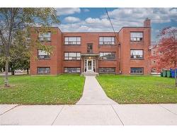 7-2128 Harris Crescent  Burlington, ON L7R 1G4