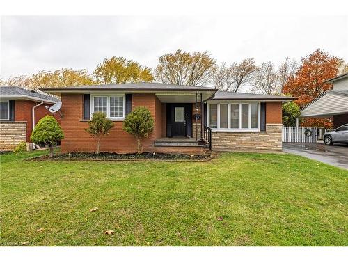 19 Winthrop Place, Stoney Creek, ON - Outdoor With Facade