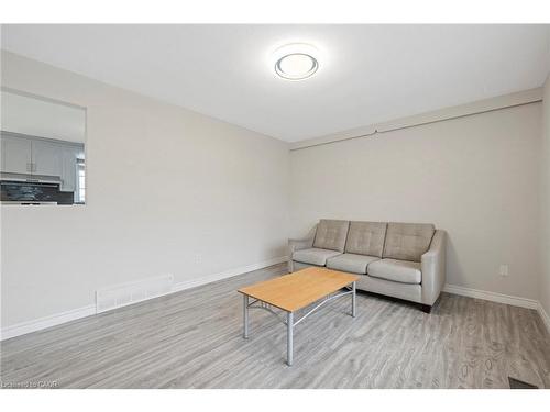 19 Winthrop Place, Stoney Creek, ON - Indoor Photo Showing Living Room