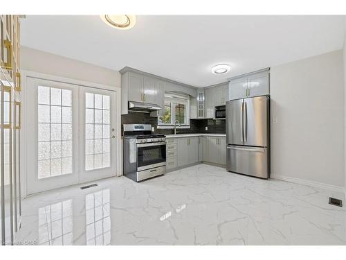 19 Winthrop Place, Stoney Creek, ON - Indoor Photo Showing Kitchen