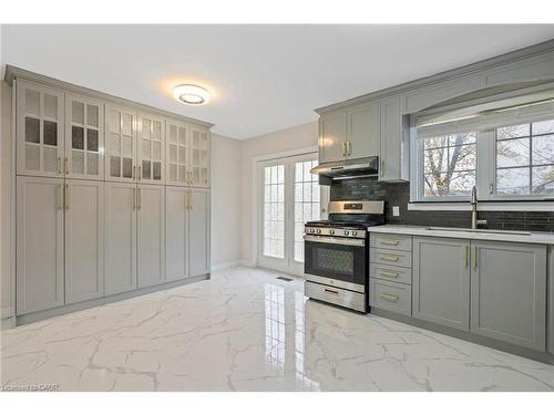 19 Winthrop Place, Stoney Creek, ON - Indoor Photo Showing Kitchen
