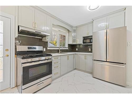 19 Winthrop Place, Stoney Creek, ON - Indoor Photo Showing Kitchen
