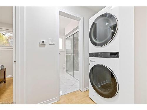 19 Winthrop Place, Stoney Creek, ON - Indoor Photo Showing Laundry Room