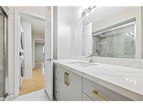 19 Winthrop Place, Stoney Creek, ON - Indoor Photo Showing Bathroom