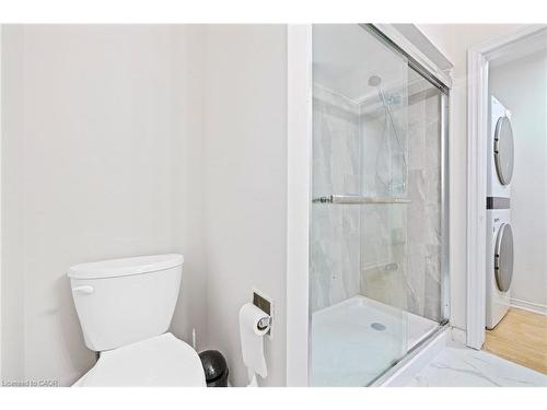 19 Winthrop Place, Stoney Creek, ON - Indoor Photo Showing Bathroom