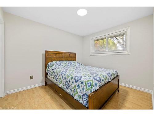 19 Winthrop Place, Stoney Creek, ON - Indoor Photo Showing Bedroom