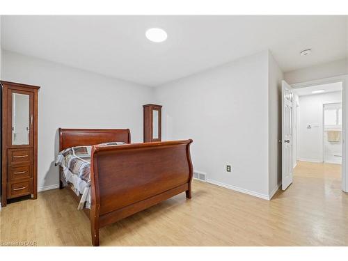 19 Winthrop Place, Stoney Creek, ON - Indoor Photo Showing Bedroom