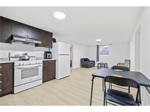 19 Winthrop Place, Stoney Creek, ON - Indoor Photo Showing Kitchen