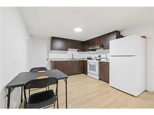 19 Winthrop Place, Stoney Creek, ON - Indoor Photo Showing Kitchen