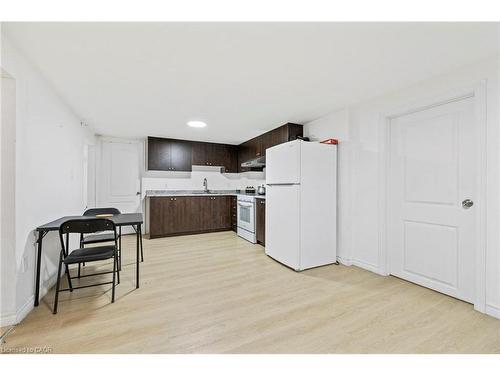 19 Winthrop Place, Stoney Creek, ON - Indoor Photo Showing Kitchen