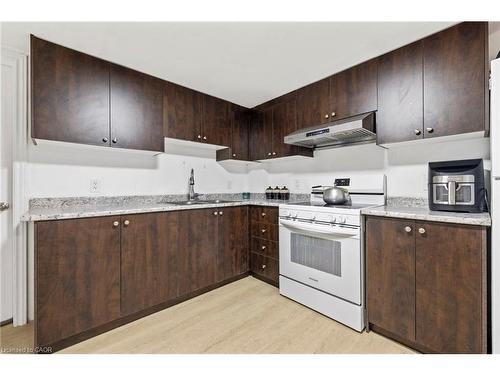 19 Winthrop Place, Stoney Creek, ON - Indoor Photo Showing Kitchen
