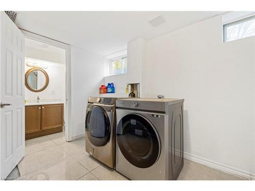 19 Winthrop Place, Stoney Creek, ON - Indoor Photo Showing Laundry Room