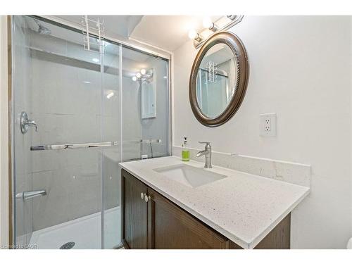 19 Winthrop Place, Stoney Creek, ON - Indoor Photo Showing Bathroom