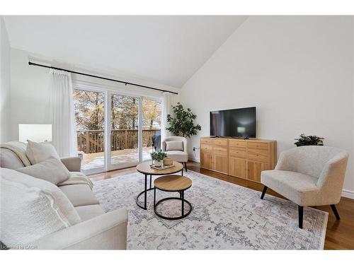 92 Schroder Crescent, Guelph, ON - Indoor Photo Showing Living Room